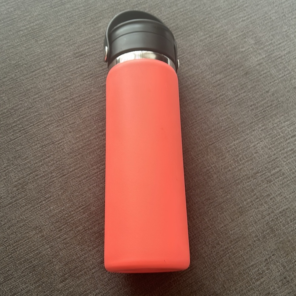 Hydroflask - Picture 2 of 3